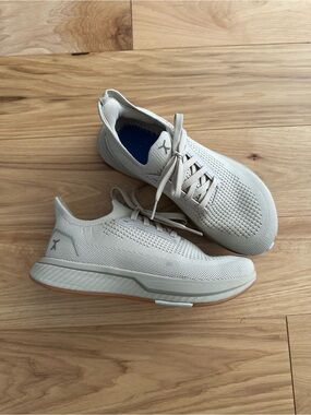 Flux Footwear - size 7 - Adapt Runner Walking Shoes